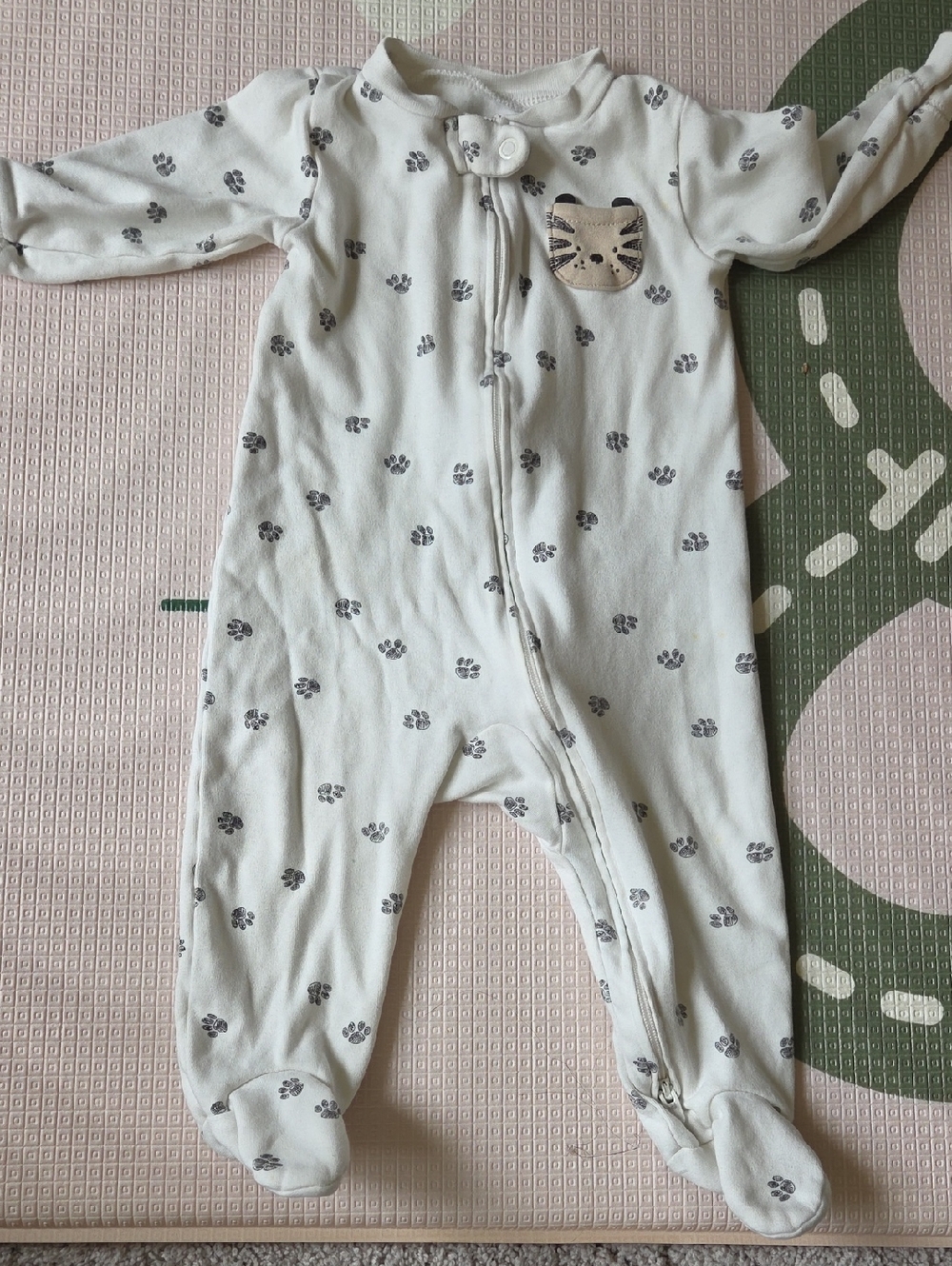 💙 9M Baby Footed One-Piece Pajamas in White with Gray Paw Print Double Zipper